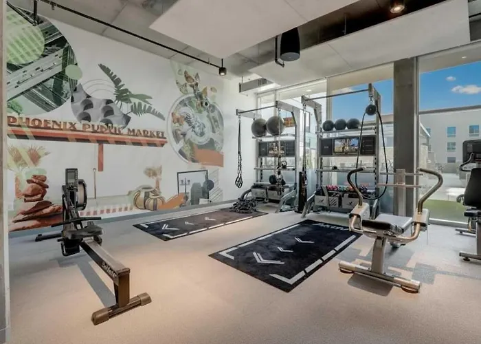 Apartment Boulevard Highrise Stu Sky Pool Parking Gym 21 *